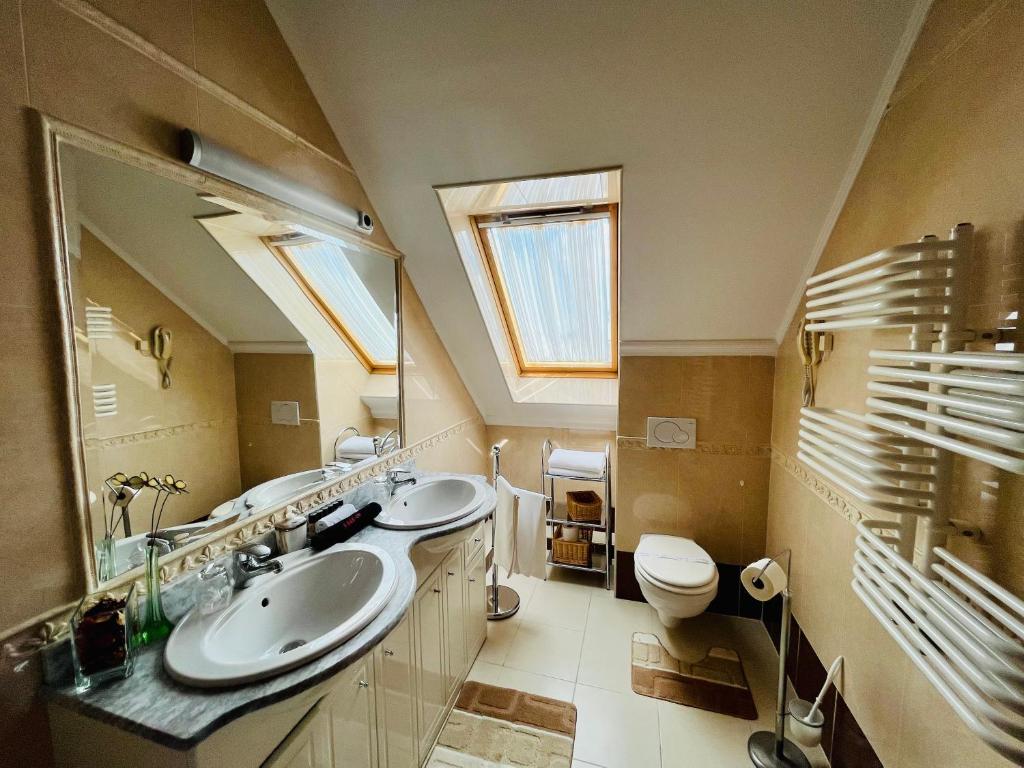 Koupelna v ubytování Hotel Korona Wellness, Rendezvény és Borszálloda