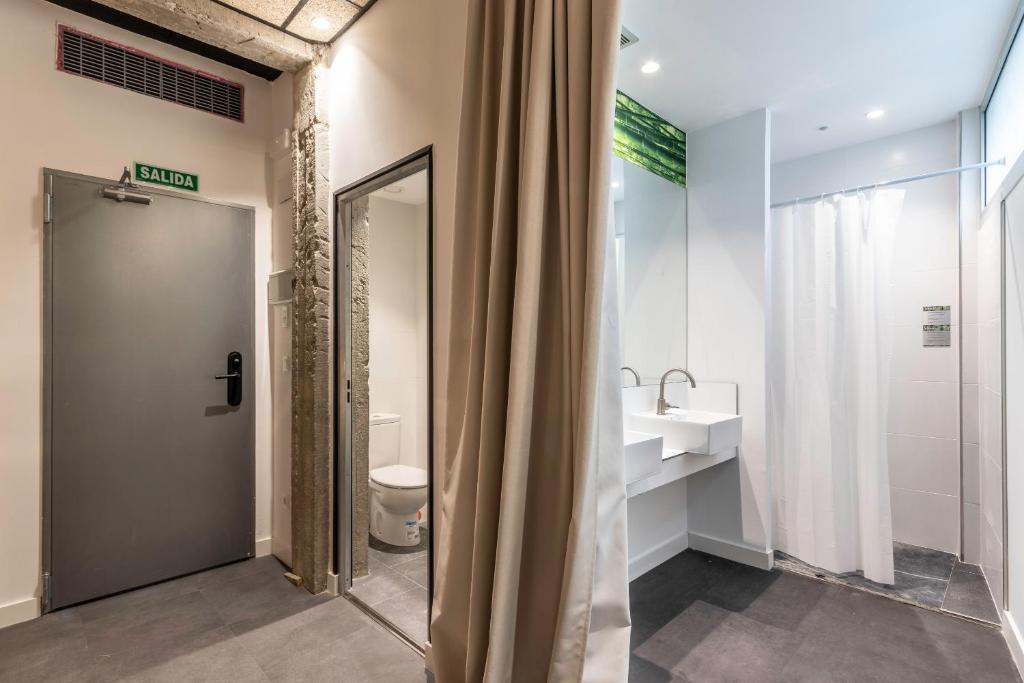 Koupelna v ubytování Ekoos Hostel, Bilbao Eko Hostel