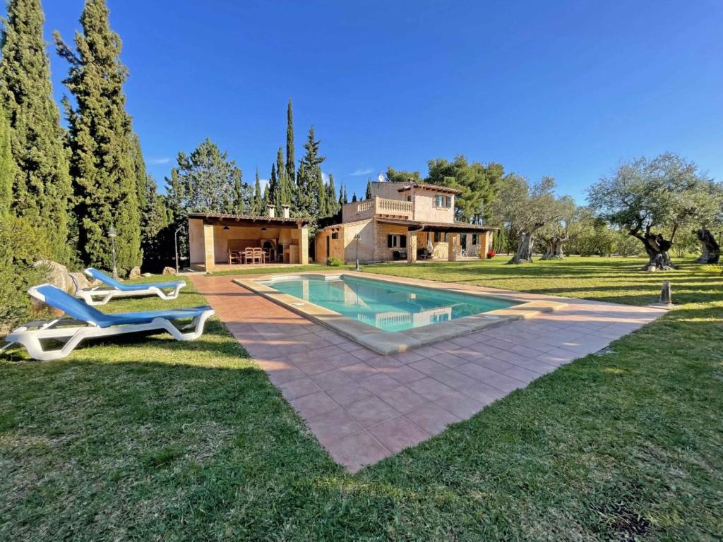 a house with a swimming pool in the yard at Finca Caseta Des Pradi Biel in Lloseta