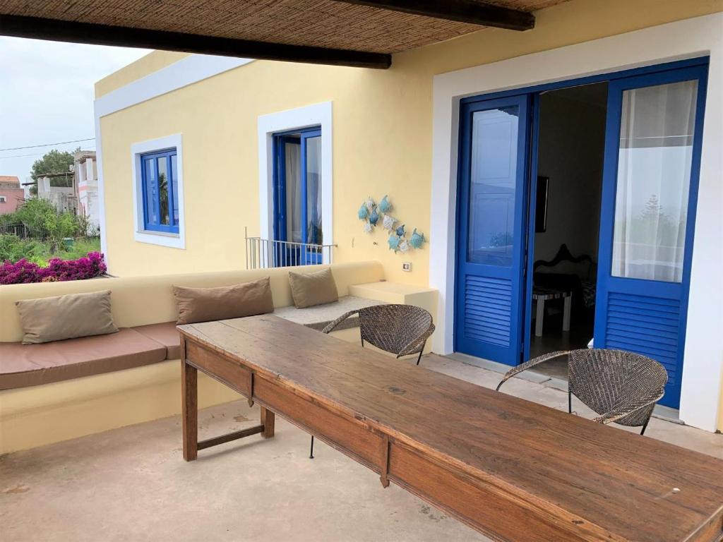 Booking.com: Villa Il Carrubo - elegante, con piscina e splendida vista sul  mare , Santa Marina Salina, Italia . Prenota ora il tuo hotel!