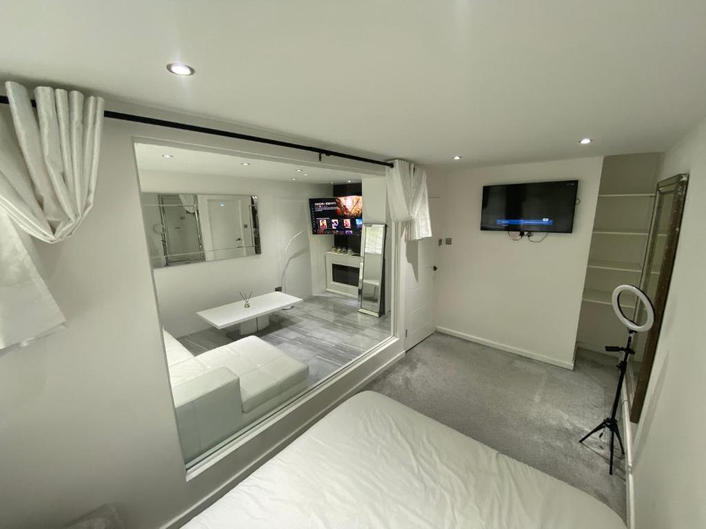 Luxurious high spec 1 bedroom apartment in London