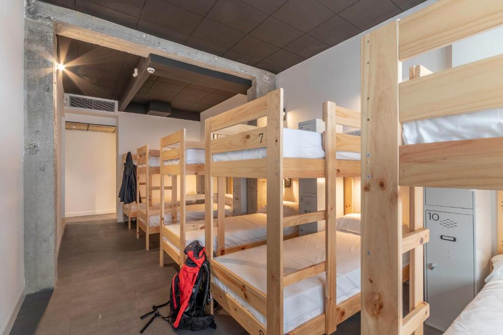 Palanda nebo palandy na pokoji v ubytování Ekoos Hostel, Bilbao Eko Hostel