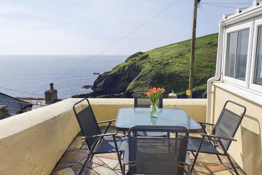 Ocean View, Portloe - Housity