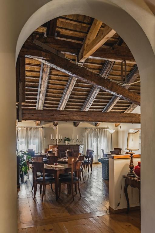 A restaurant or other place to eat at Le Camere di Palazzo Bortolan
