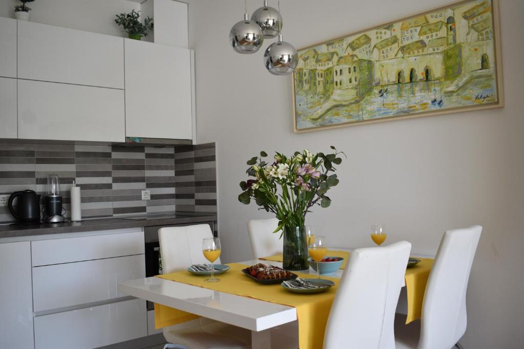 Kuchyňa alebo kuchynka v ubytovaní Apartment Vapor