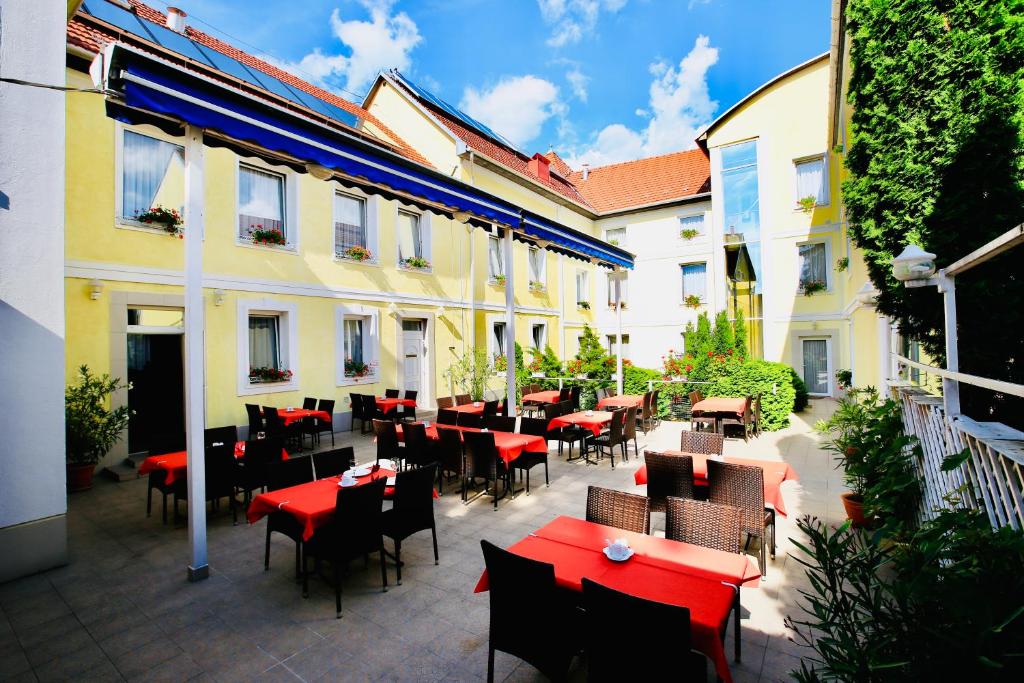 Budova, kde se hotel nachází
