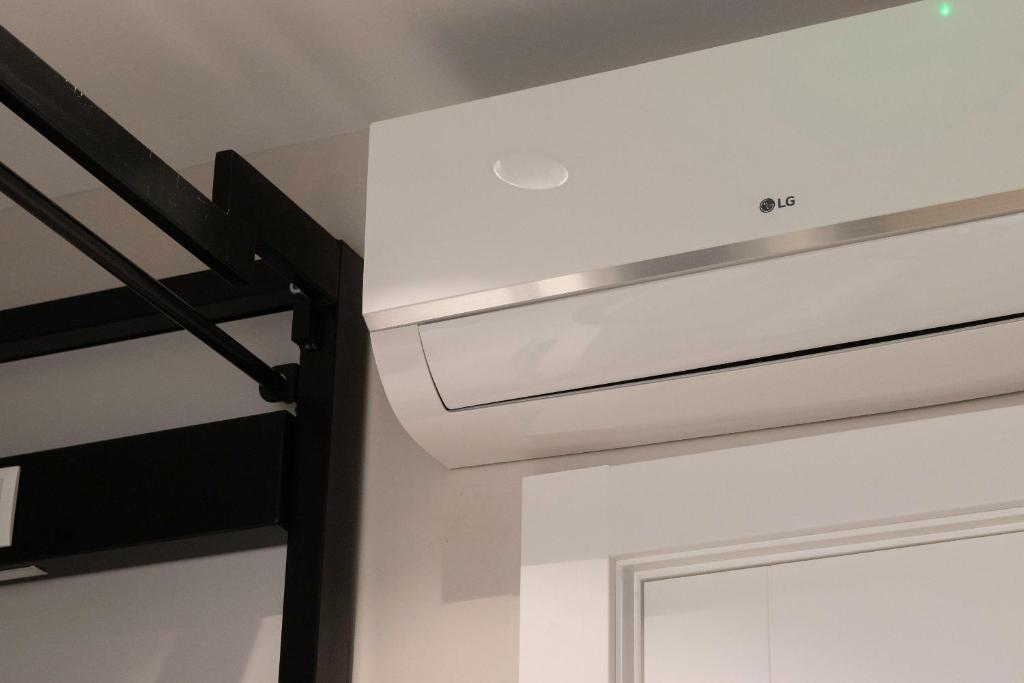 Uri Hostel Bilbao Rooms BBI00060 Self check in - Bottom Bunk Bed In Mixed Dormitory Room