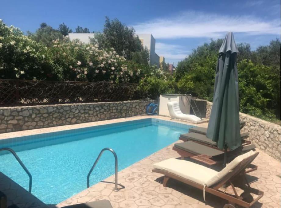 Basen w obiekcie Villa Lea lub w pobliżu