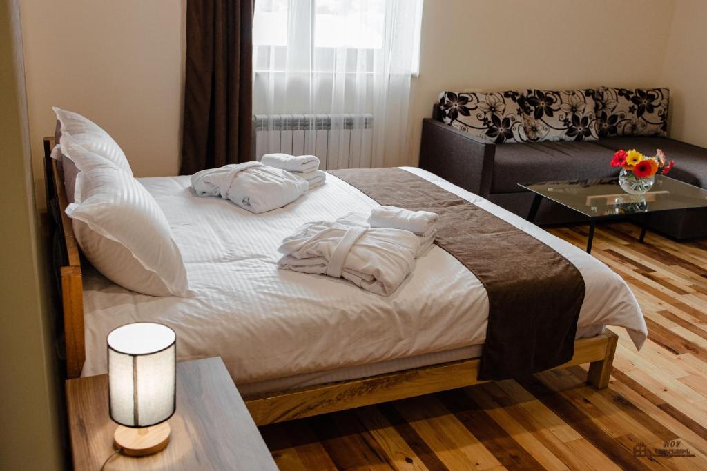 Postel nebo postele na pokoji v ubytování NOY Guest House B&B