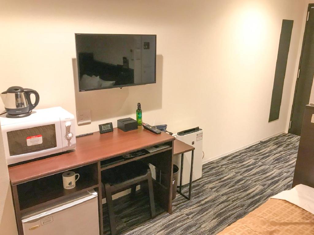 TV a/nebo společenská místnost v ubytování HOTEL LiVEMAX Takamatsu Eki Mae