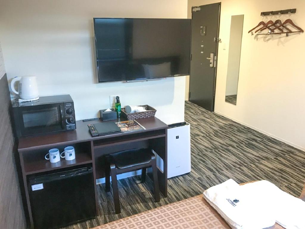 Kuchyň nebo kuchyňský kout v ubytování HOTEL LiVEMAX Takamatsu Eki Mae