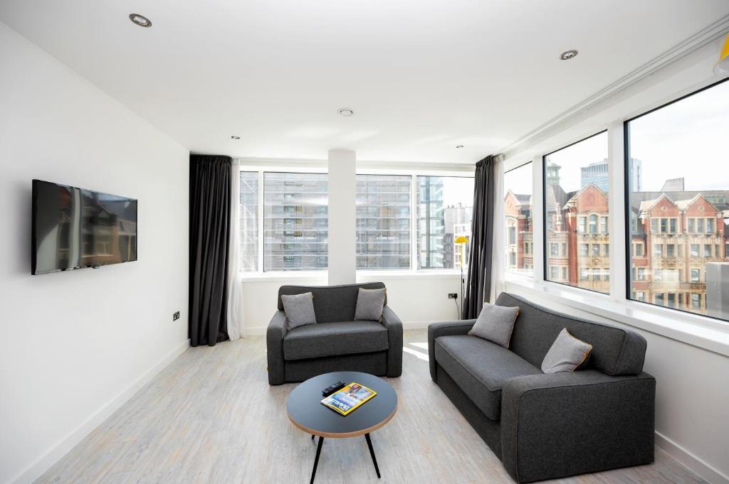 TV a/nebo společenská místnost v ubytování Staycity Aparthotels Manchester Piccadilly