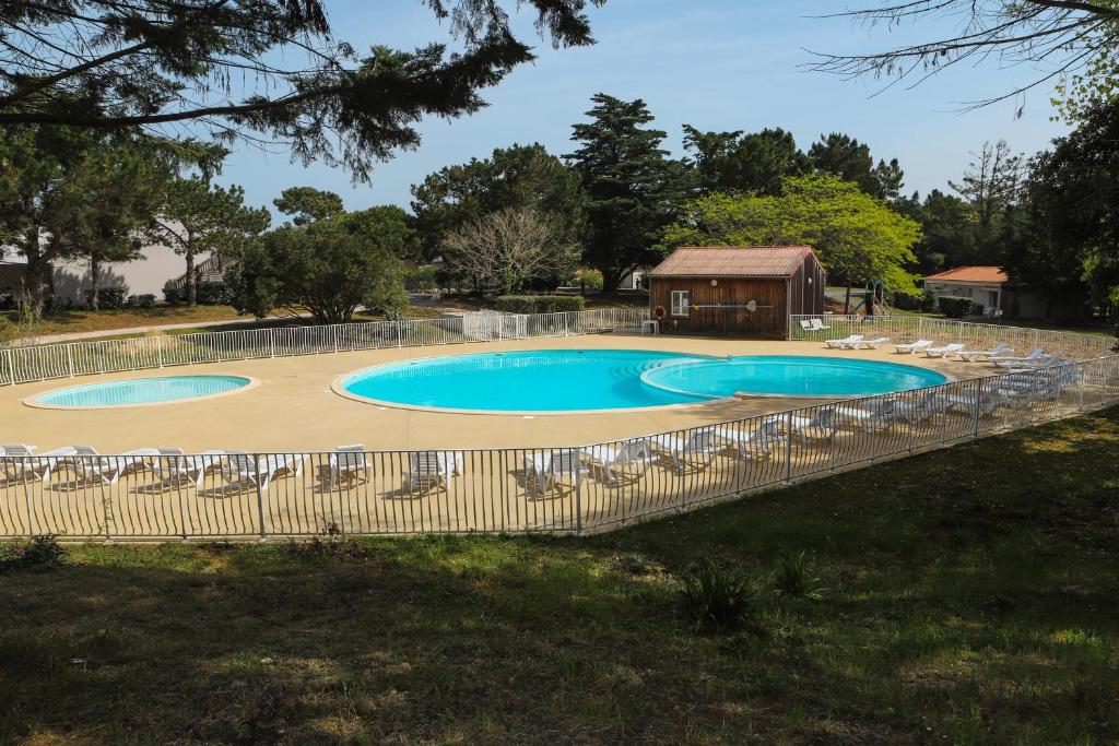 Bazén v ubytování Olydea Oleron les Sables Vignier nebo v jeho okolí