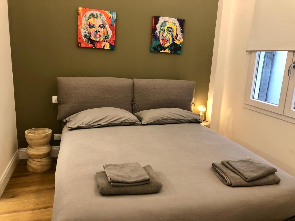 A bed or beds in a room at Novella Suite