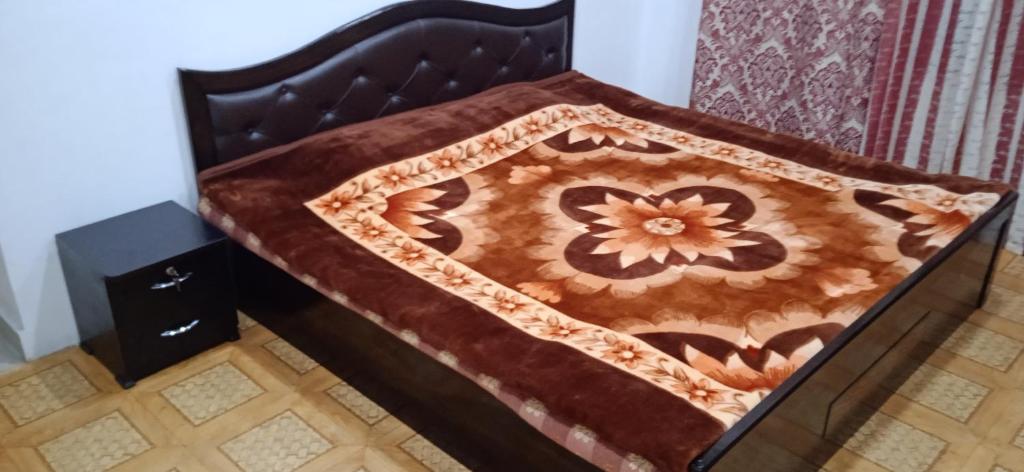 Postel nebo postele na pokoji v ubytování Mir manzil