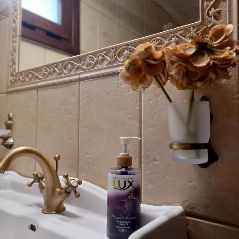 A bathroom at Eirinis Home - Σπίτι της Ειρήνης