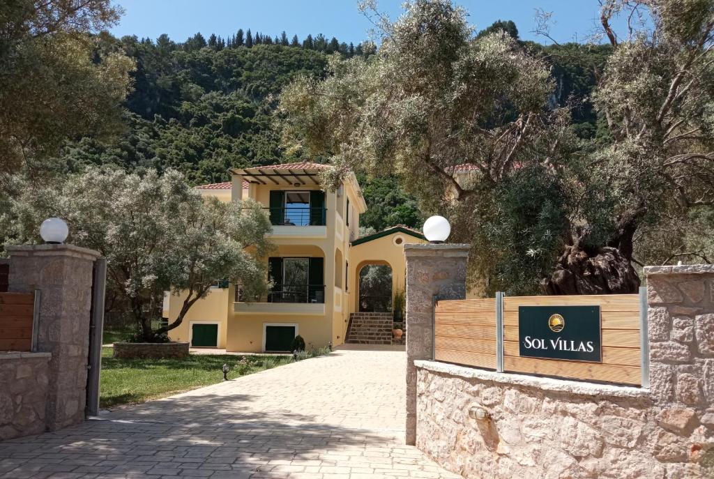 Το κτήριο όπου στεγάζεται  η βίλα
