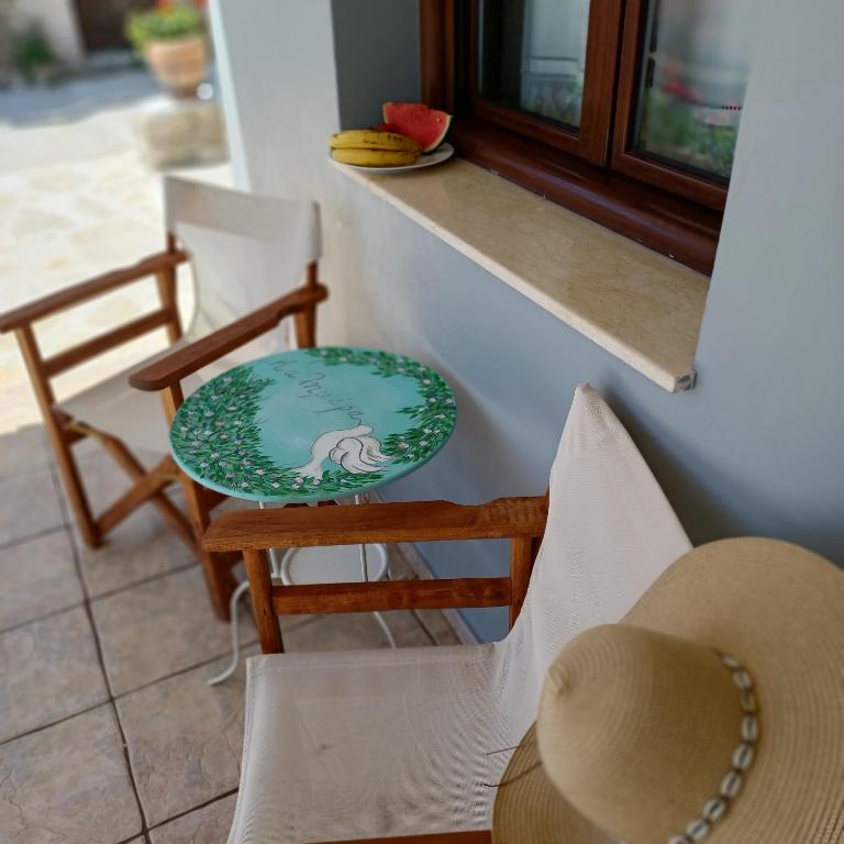 A seating area at Eirinis Home - Σπίτι της Ειρήνης