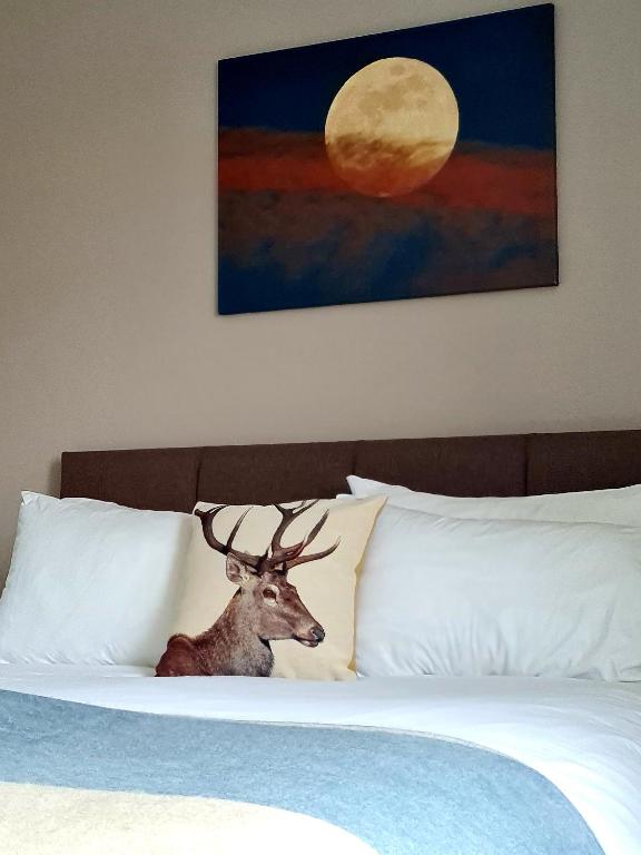 Postel nebo postele na pokoji v ubytování Atholl House Skye