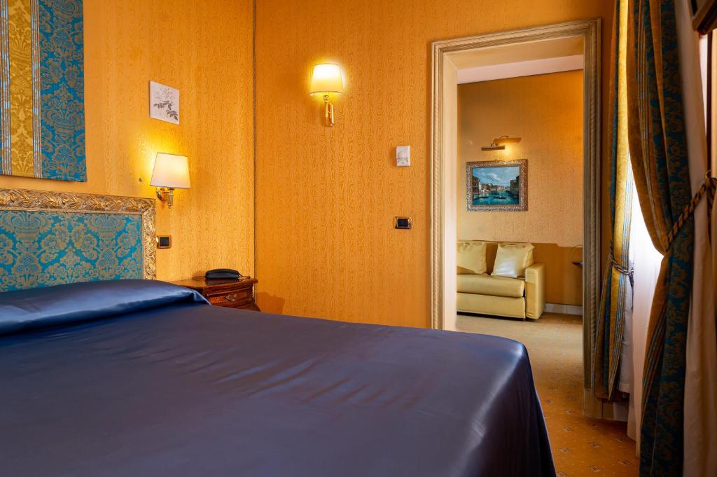 Postel nebo postele na pokoji v ubytování Hotel Santa Marina