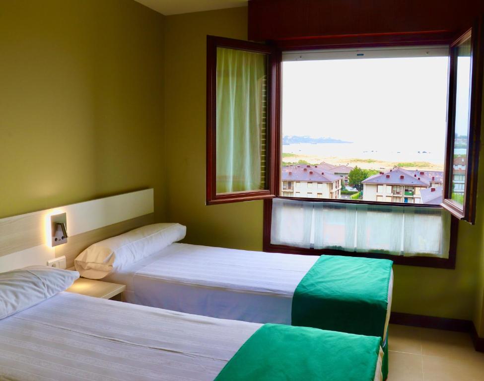 Posteľ alebo postele v izbe v ubytovaní Apartaments La Reserva Premium