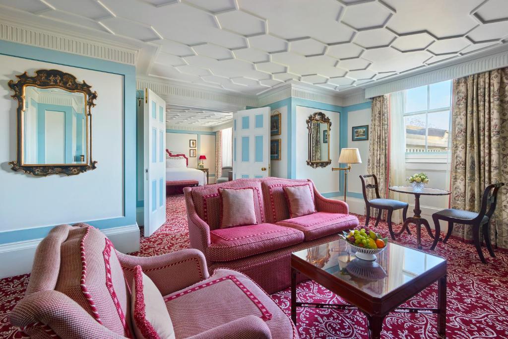 
One-Bedroom Grosvenor Suite
