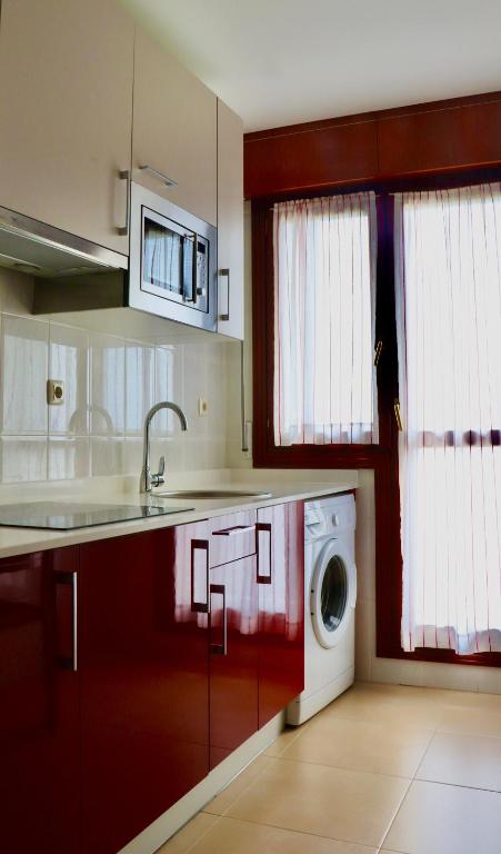 Kuchyňa alebo kuchynka v ubytovaní Apartaments La Reserva Premium