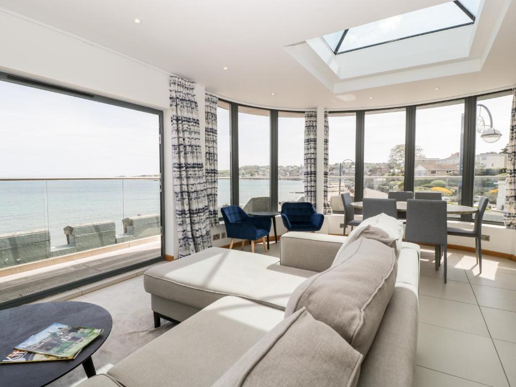 Penthouse Ocean Bay, Swanage (updated prices 2024)