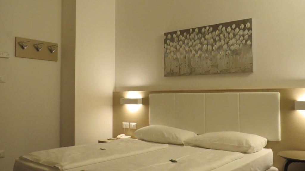 Postel nebo postele na pokoji v ubytování Hotel Villa Claudia