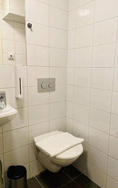 Koupelna v ubytování Birka Hotel