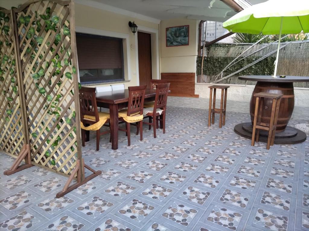 A television and/or entertainment centre at VILLA ANNAMARIA