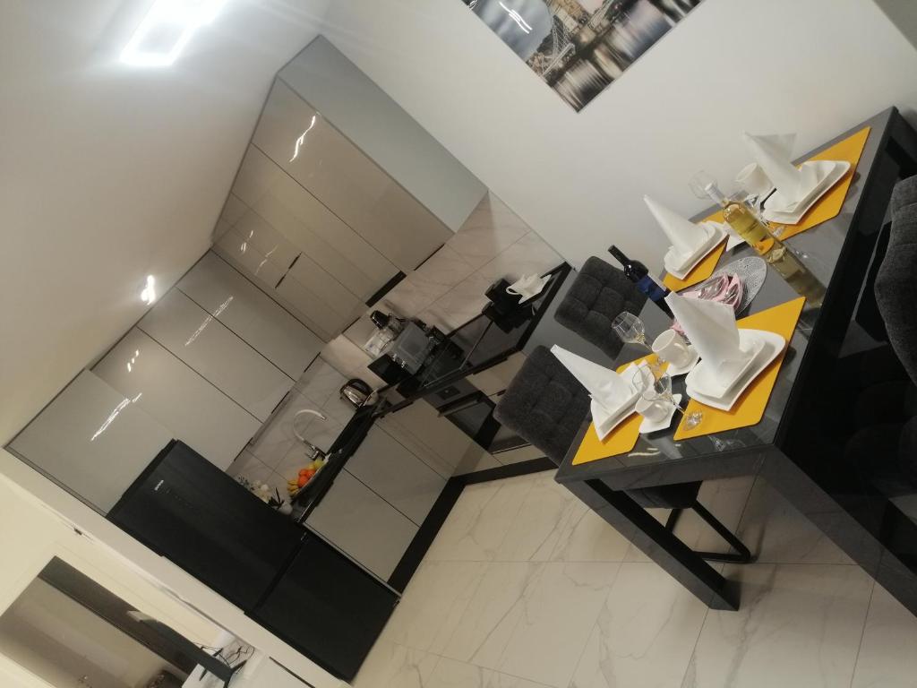 A kitchen or kitchenette at Luxury apartment Queen