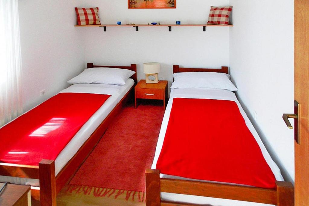 Posteľ alebo postele v izbe v ubytovaní Apartment in Vir near the beach