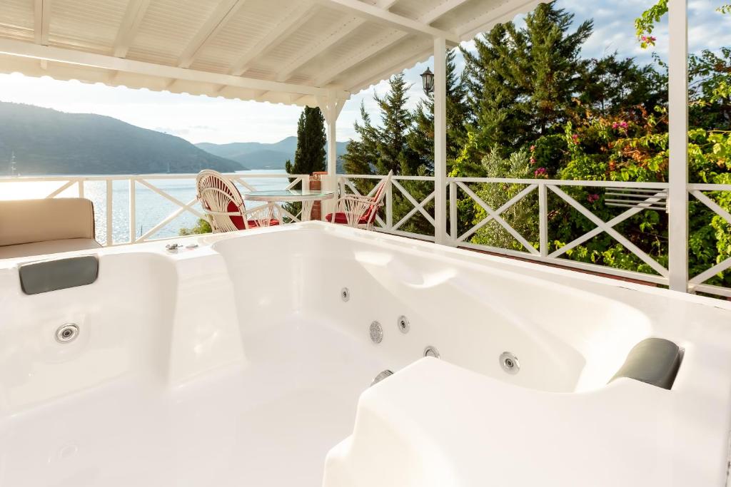 Baldan Suites - Deluxe Double Room With Balcony And Sea View