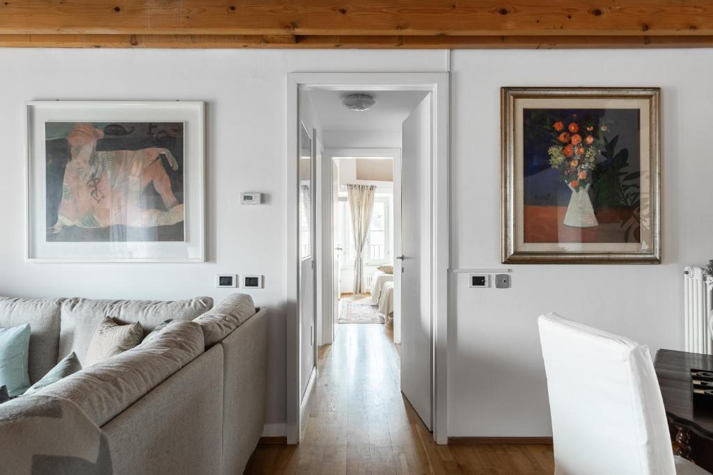 Posezení v ubytování A Casa Nuccia Mansarda by Holiday Solutions