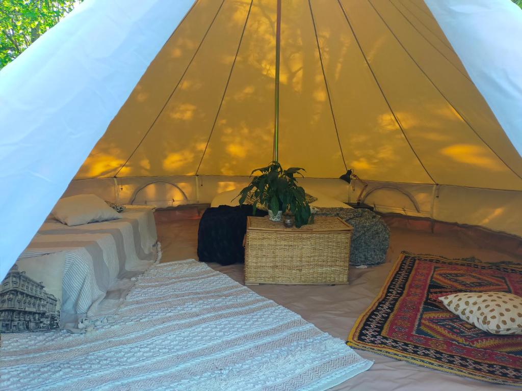 Luxury tent Tente tipi aux Gorges de l'Aveyron, Penne, France - Booking.com