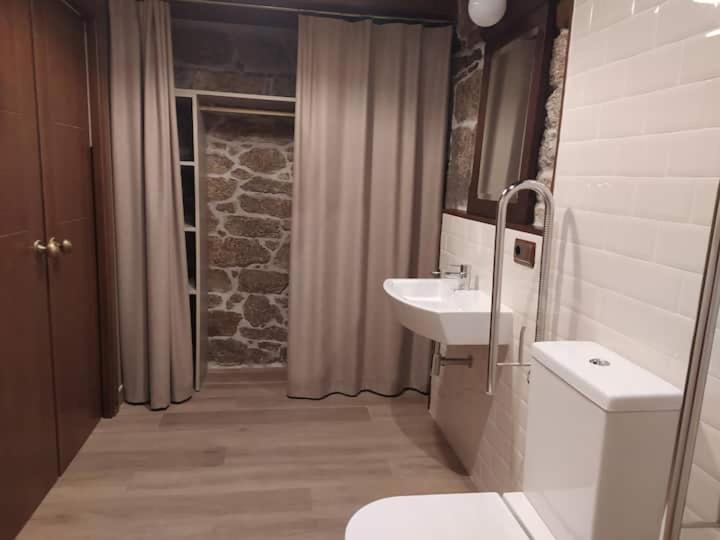 Habitaciones La Cuevona de Guitiriz,Parga, en el camino norte Lugo - 5