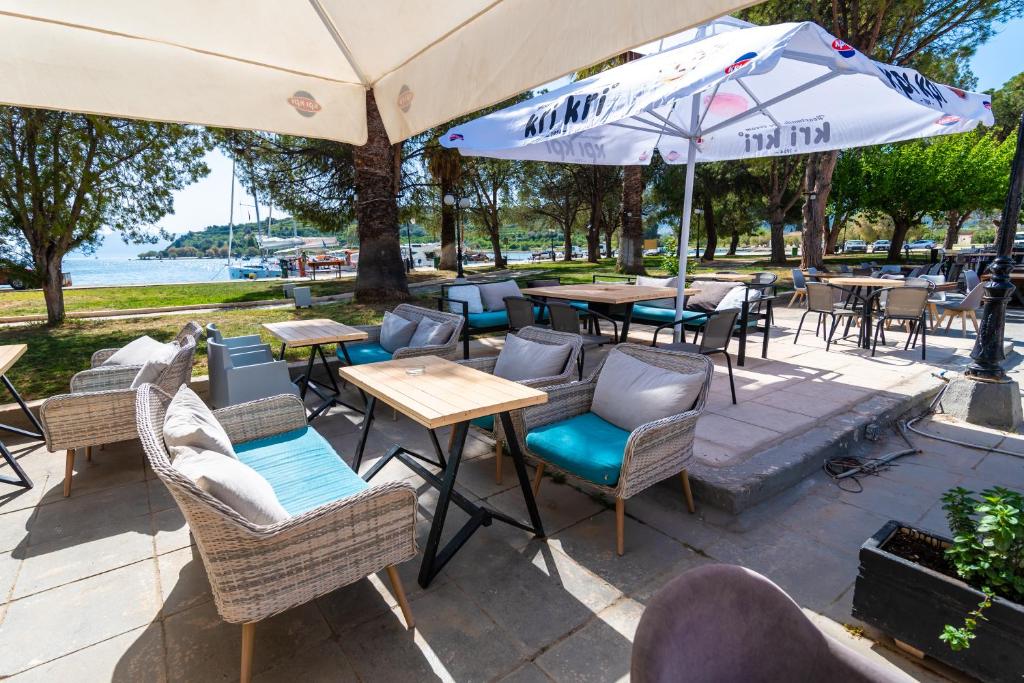 Výhled na řeku, která protéká v blízkosti hotelu