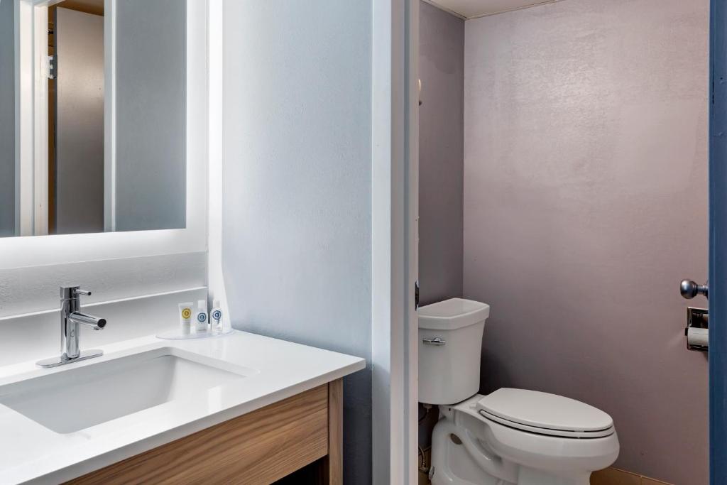 Koupelna v ubytování Comfort Inn Hyannis - Cape Cod