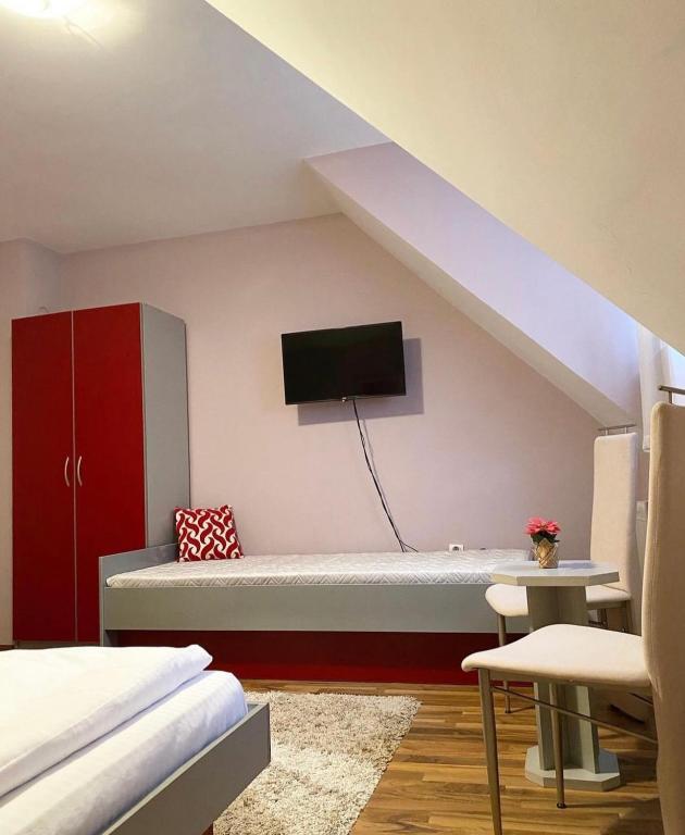 TV a/nebo společenská místnost v ubytování Guest House Aleksandra