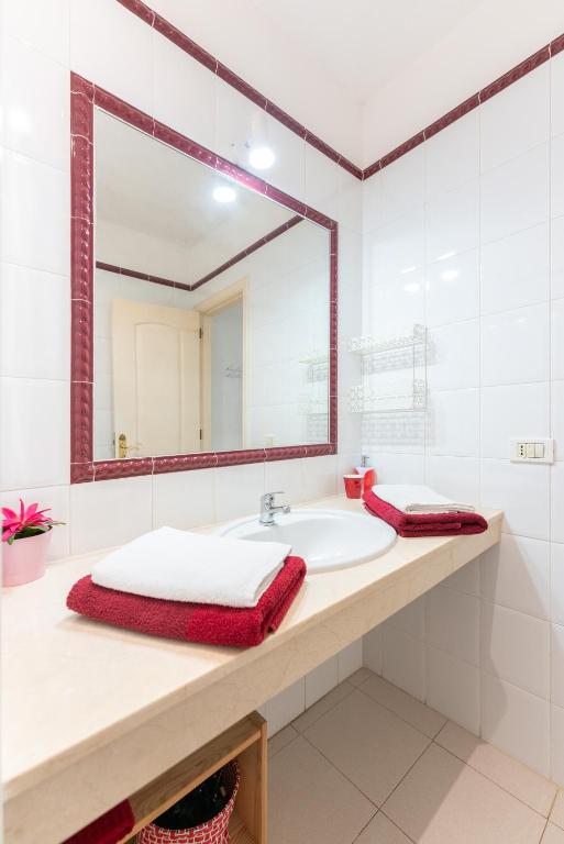 A bathroom at Las Galletas House