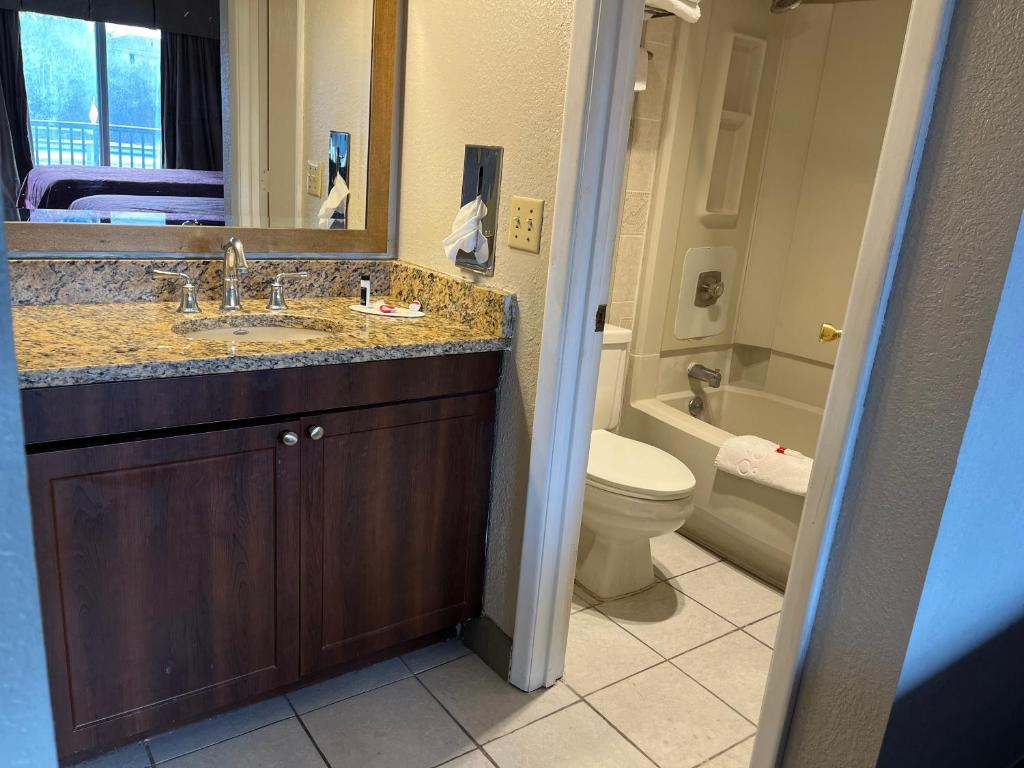 Days Inn & Suites by Wyndham Dayton North - Suite Estudio Con Dos Camas Dobles - No Fumadores