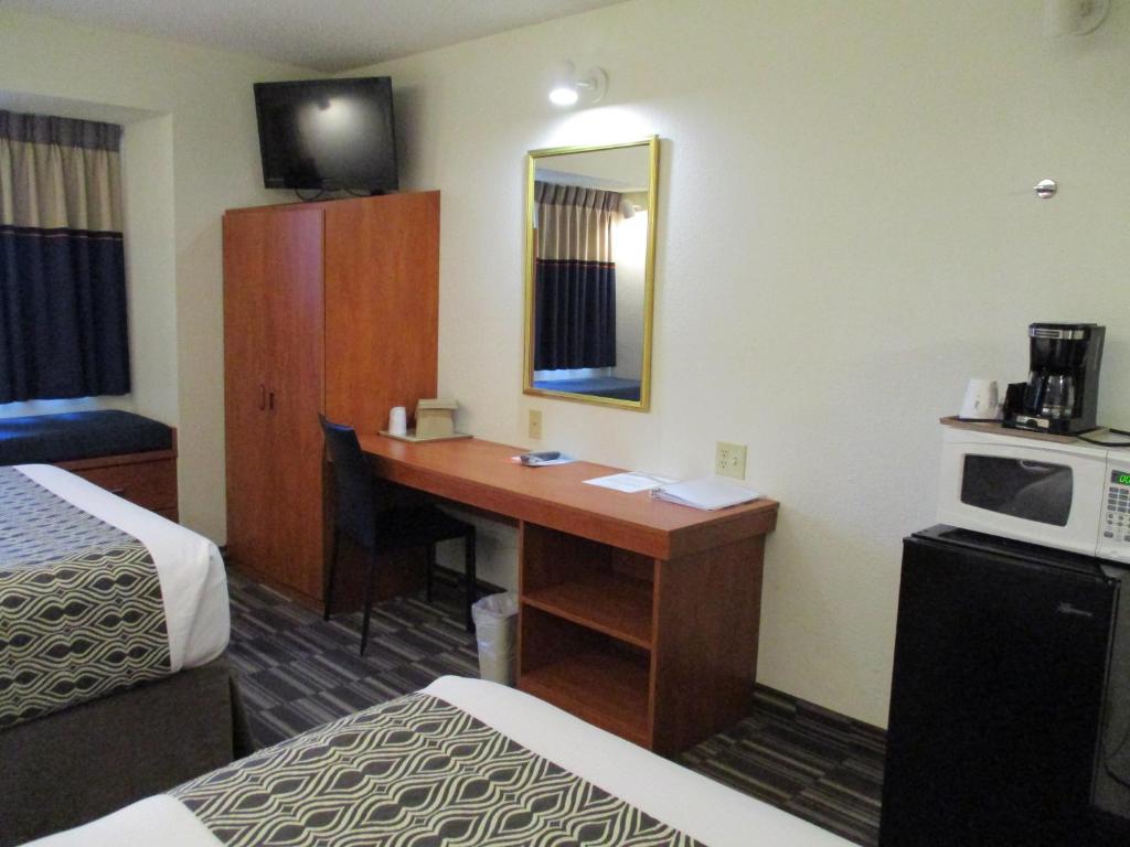 Microtel Inn and Suites - Inver Grove Heights - Queen Room With Two Queen Beds - Non-Smoking