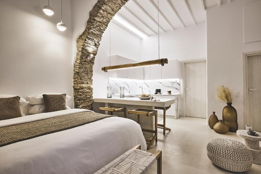 Postel nebo postele na pokoji v ubytování Elaia Luxury Suites Mykonos