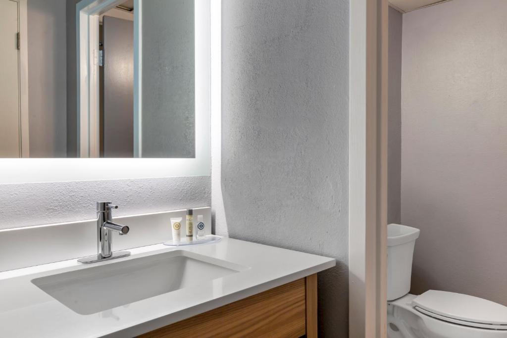 Koupelna v ubytování Comfort Inn Hyannis - Cape Cod