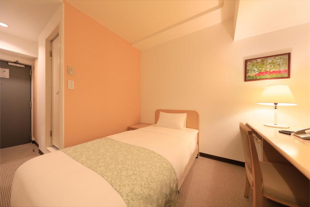 Postel nebo postele na pokoji v ubytování Hotel Famy Inn Kinshicho