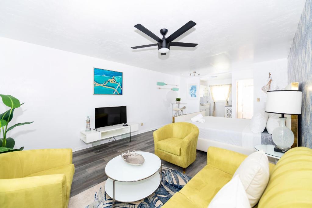 Sofi Beach Apartments - Deluxe King Studio