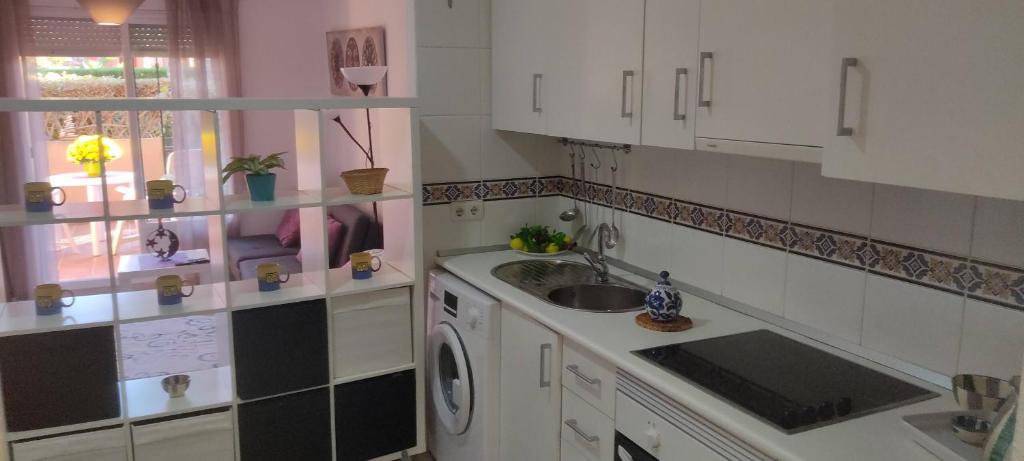 Kuchyň nebo kuchyňský kout v ubytování Ground floor naturist studio with terrace