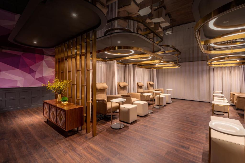 Phòng Premium Deluxe Có Giường Cỡ King - Quyền Sử Dụng Nest Lounge