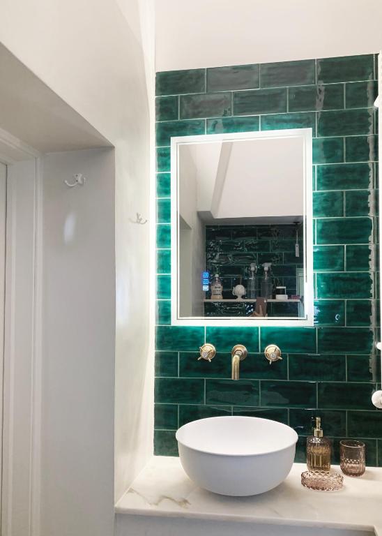 A bathroom at DOMUS OTIUM OSTUNI - Tiny House